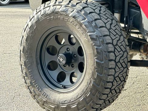 Used 2016 Jeep Wrangler Unlimited Rubicon w/ Connectivity Group AWD/4WD image 11