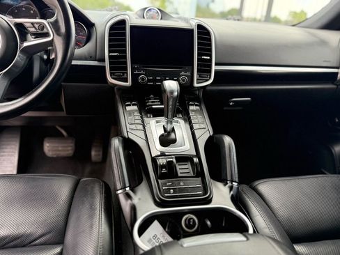 Used 2017 Porsche Cayenne Platinum Edition image 30