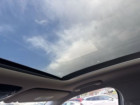 Used 2024 Kia Sorento S w/ Panoramic Sunroof Package image 10