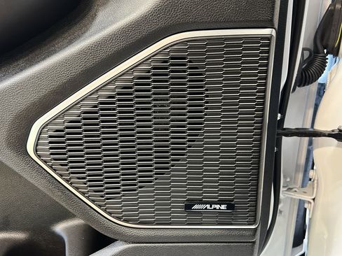 Used 2025 Jeep Grand Cherokee Limited w/ Luxury Tech Group II image 12