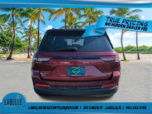 Used 2024 Jeep Grand Cherokee Altitude AWD/4WD image 5