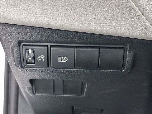Used 2022 Toyota Corolla Cross L AWD/4WD image 28