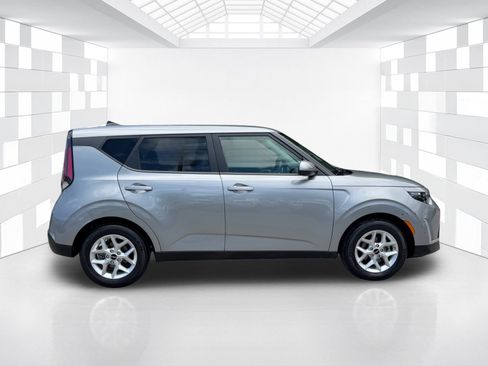 Used 2024 Kia Soul LX w/ Option Group 015 FWD image 8