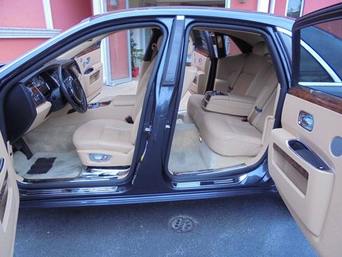 Used 2011 Rolls-Royce Ghost RWD image 45