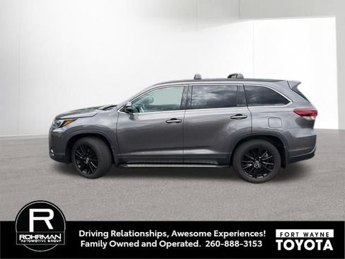 Used 2019 Toyota Highlander SE AWD/4WD image 4