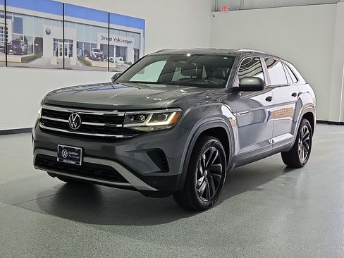 Certified 2022 Volkswagen Atlas Cross Sport SE w/ Black Wheel Package AWD/4WD image 4
