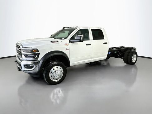 New 2026 RAM 5500 Tradesman w/ Chrome Appearance Group AWD/4WD image 3