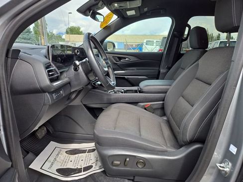Used 2024 Chevrolet Traverse LT w/ Trailering Package AWD/4WD image 2