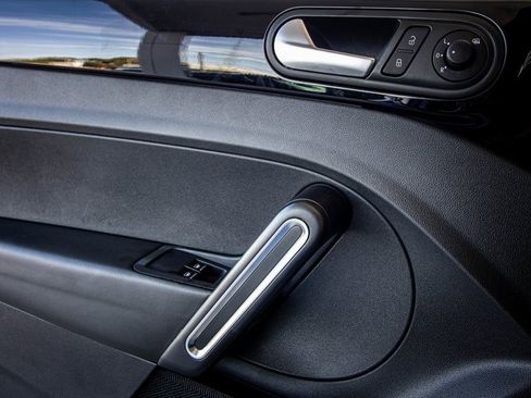 Used 2014 Volkswagen Beetle R-Line image 24