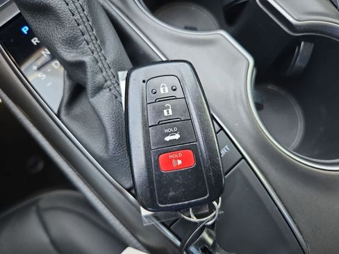 Used 2022 Toyota Camry SE w/ Convenience Package FWD image 31