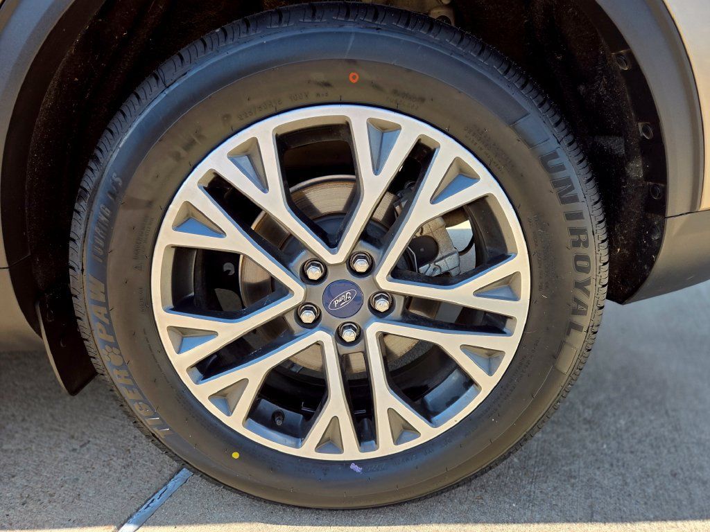 Certified 2020 Ford Escape SEL FWD image 34