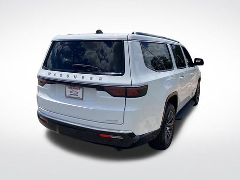 Used 2024 Jeep Wagoneer L Series II w/ Flexible Seating Group AWD/4WD image 17