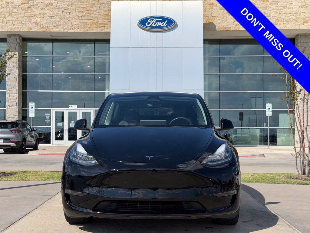 Used 2023 Tesla Model Y Long Range AWD/4WD image 2