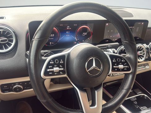 Used 2021 Mercedes-Benz GLB 250 w/ Premium Package image 14