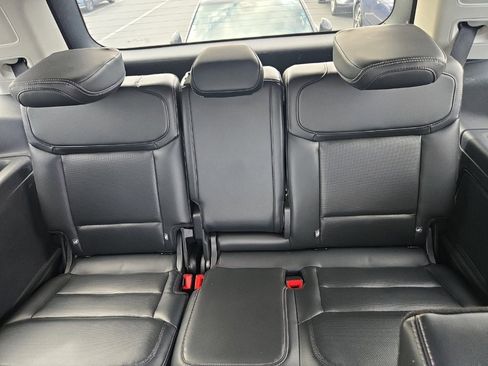 Used 2025 Ford Expedition Platinum image 4