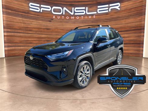 Used 2022 Toyota RAV4 XLE Premium image 1