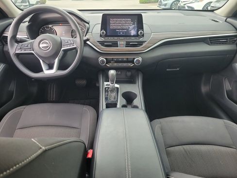 Used 2025 Nissan Altima 2.5 SV FWD image 11