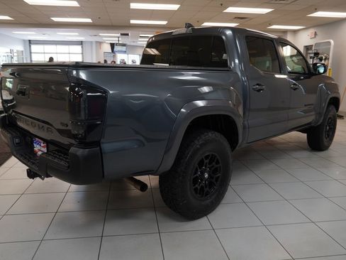Used 2022 Toyota Tacoma SR5 AWD/4WD image 16