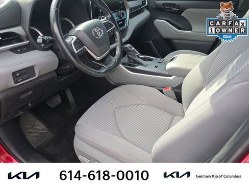 Used 2023 Toyota Highlander LE FWD image 17