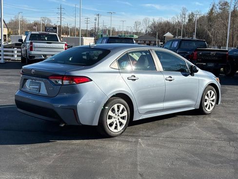 Used 2023 Toyota Corolla LE image 3
