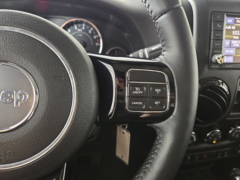Used 2015 Jeep Wrangler Unlimited Sahara AWD/4WD image 17