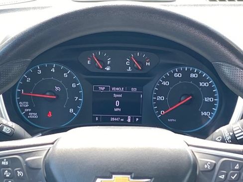 Used 2022 Chevrolet Equinox LS w/ Driver Confidence II Package AWD/4WD image 9