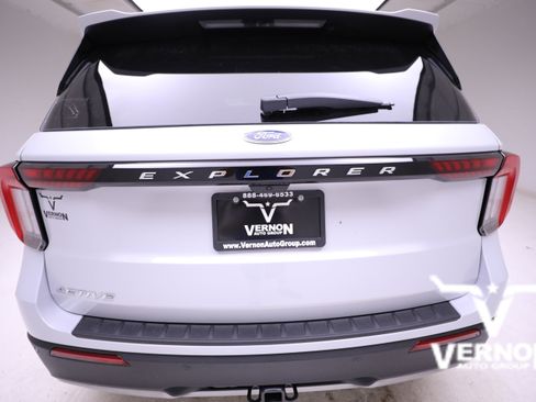 New 2026 Ford Explorer Active w/ Active Comfort Package image 4