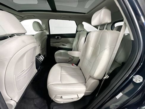 Used 2023 Kia Sorento SX Prestige w/ Panoramic Sunroof Package AWD/4WD image 4