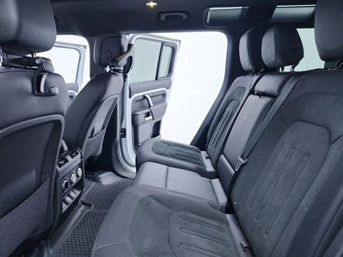 Used 2023 Land Rover Defender 110 V8 image 34