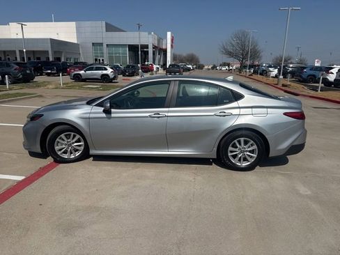 Used 2025 Toyota Camry LE image 6