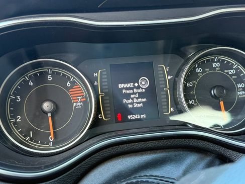 Used 2020 Jeep Cherokee Latitude Plus image 15