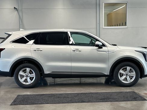 New 2026 Kia Sorento LX image 2