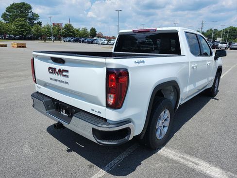 New 2026 GMC Sierra 1500 SLE image 3