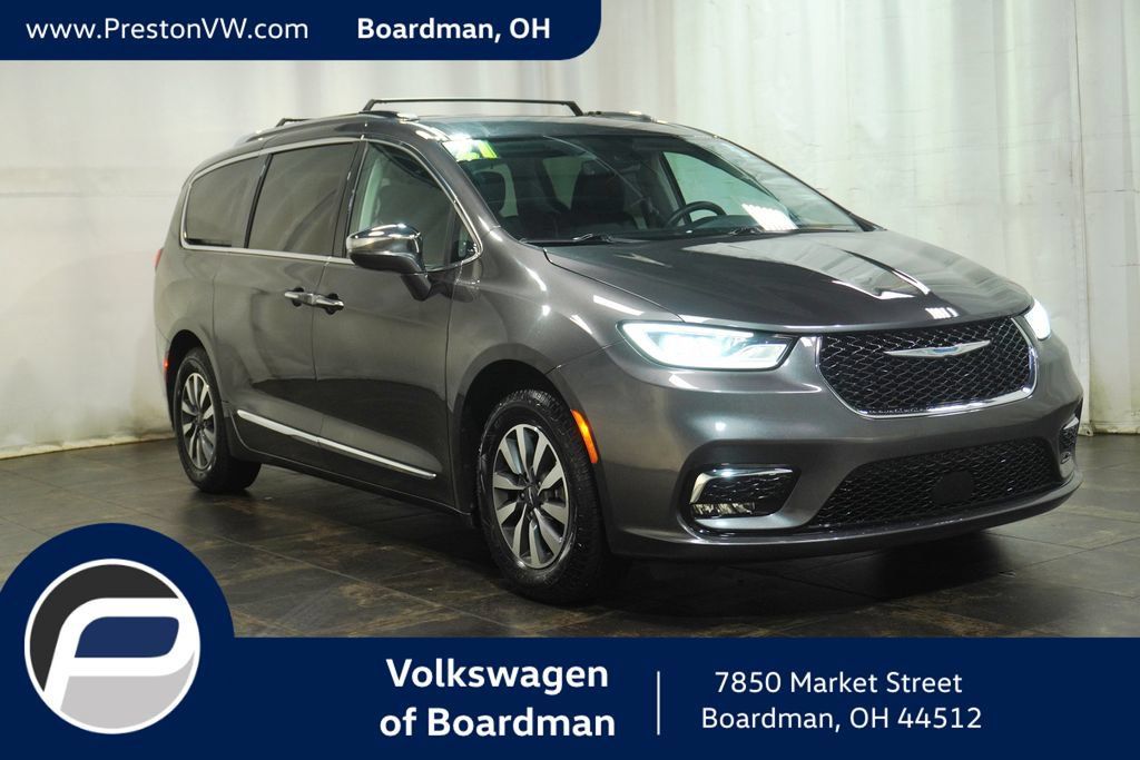 Used 2021 Chrysler Pacifica Limited w/ Uconnect Theater Family Group FWD image 1