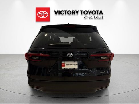 Used 2025 Toyota Grand Highlander XLE image 4