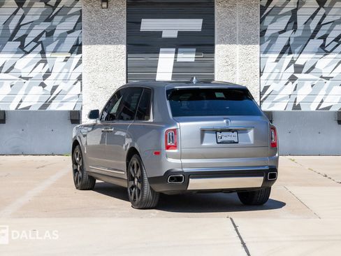 Used 2023 Rolls-Royce Cullinan w/ Cullinan Package image 9