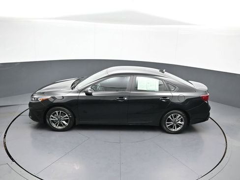 Certified 2023 Kia Forte LXS w/ LXS Technology Package FWD image 39