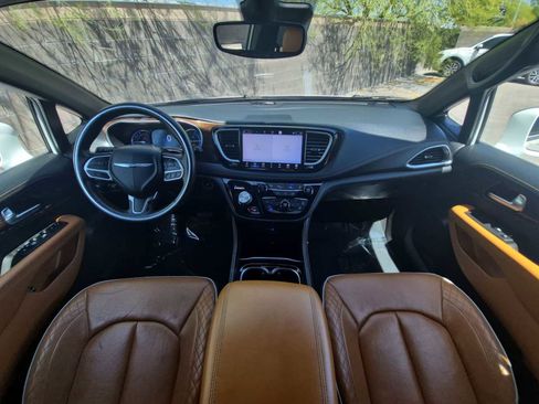Used 2021 Chrysler Pacifica Pinnacle FWD image 14