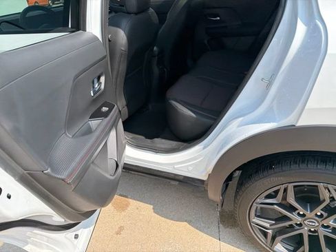 Used 2025 Nissan Kicks SR w/ SR Premium Package FWD image 27