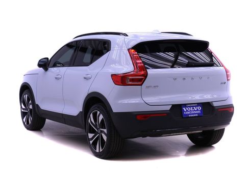 Certified 2024 Volvo XC40 B5 Plus w/ Protection Package Premier image 6