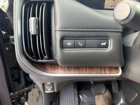 Used 2025 Nissan Armada Platinum Reserve AWD/4WD image 15