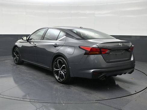Used 2024 Nissan Altima 2.5 SR w/ SR Premium Package FWD image 3