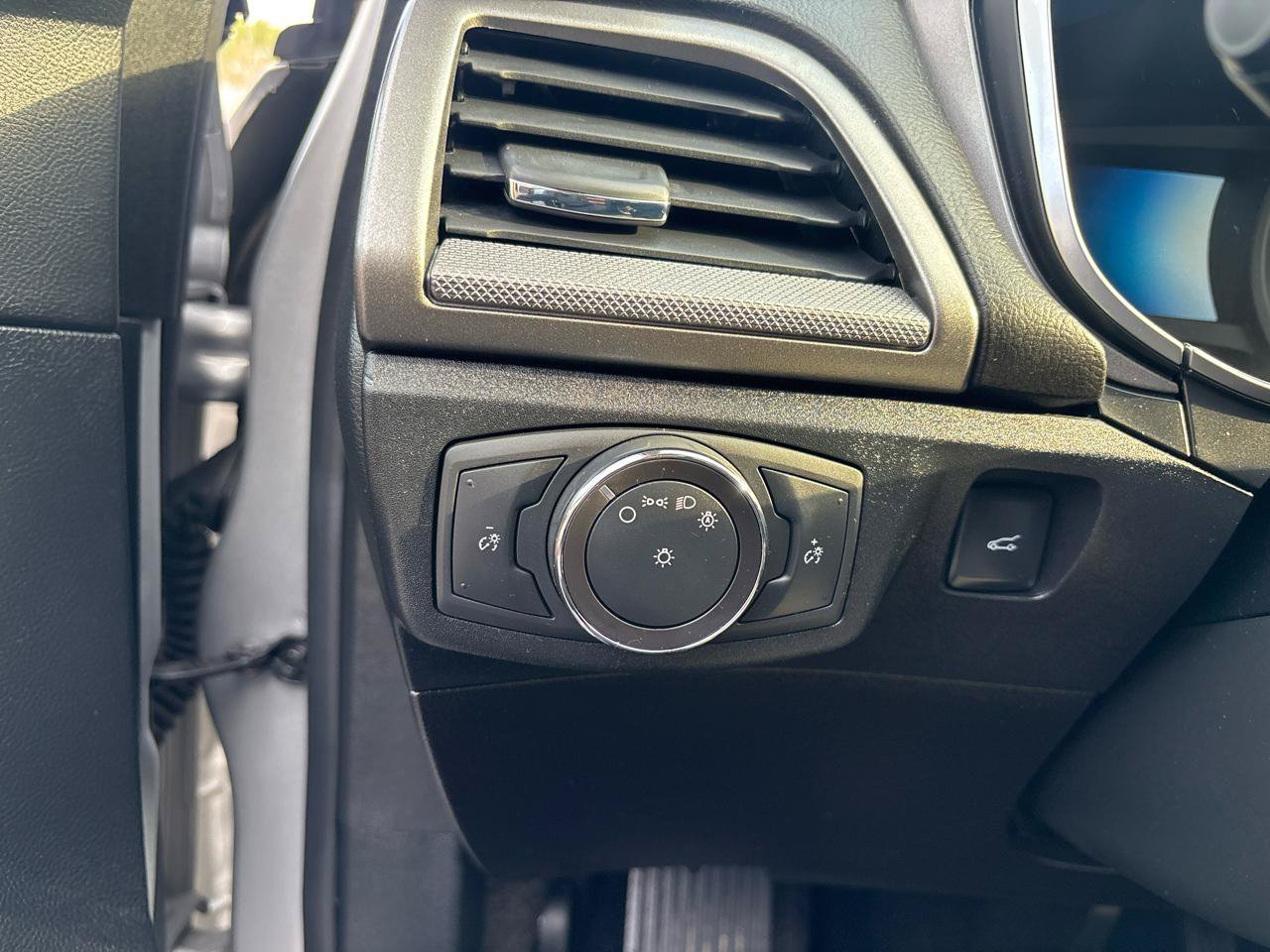 Used 2018 Ford Fusion S FWD image 12