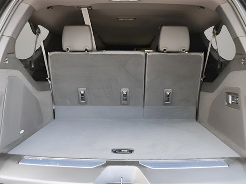 Certified 2024 Cadillac Escalade ESV Premium Luxury image 25