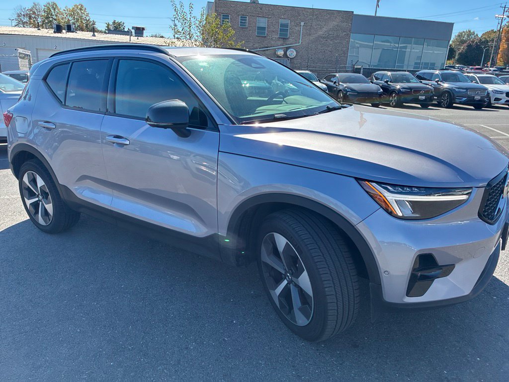 Certified 2026 Volvo XC40 B5 Plus w/ Climate Package AWD/4WD image 2