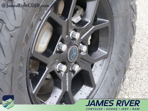 Used 2024 Jeep Wrangler Unlimited AWD/4WD image 39