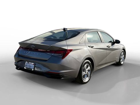 Certified 2023 Hyundai Elantra SE image 5