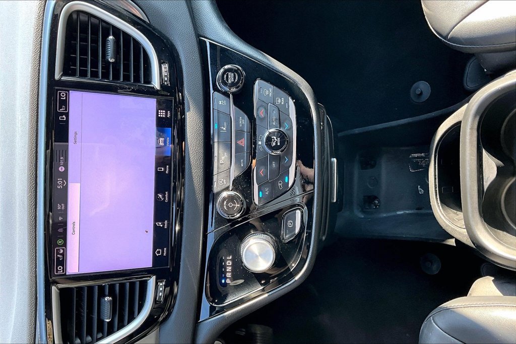 Used 2025 Chrysler Pacifica Select FWD image 30