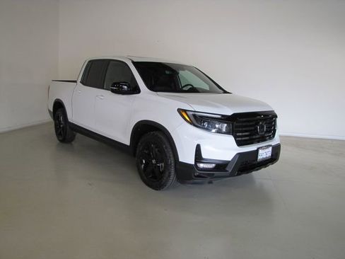 Certified 2023 Honda Ridgeline Black Edition image 3