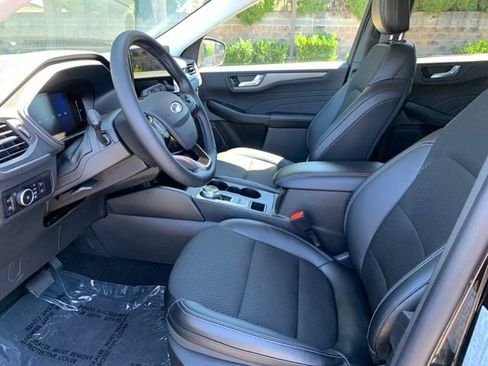 Used 2025 Ford Escape SE FWD image 14